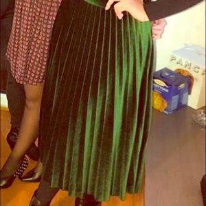 Solid green skirt plated